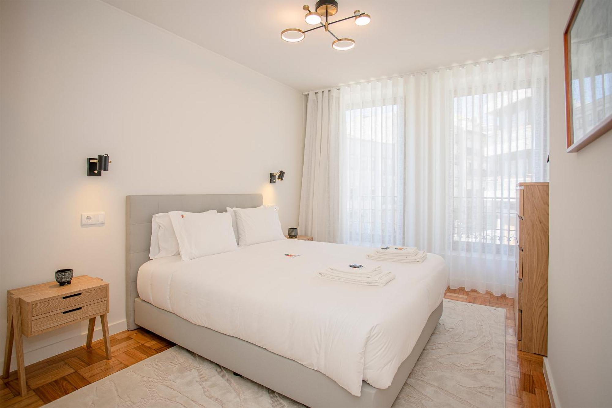 Liiiving In - Design Bright House Oporto