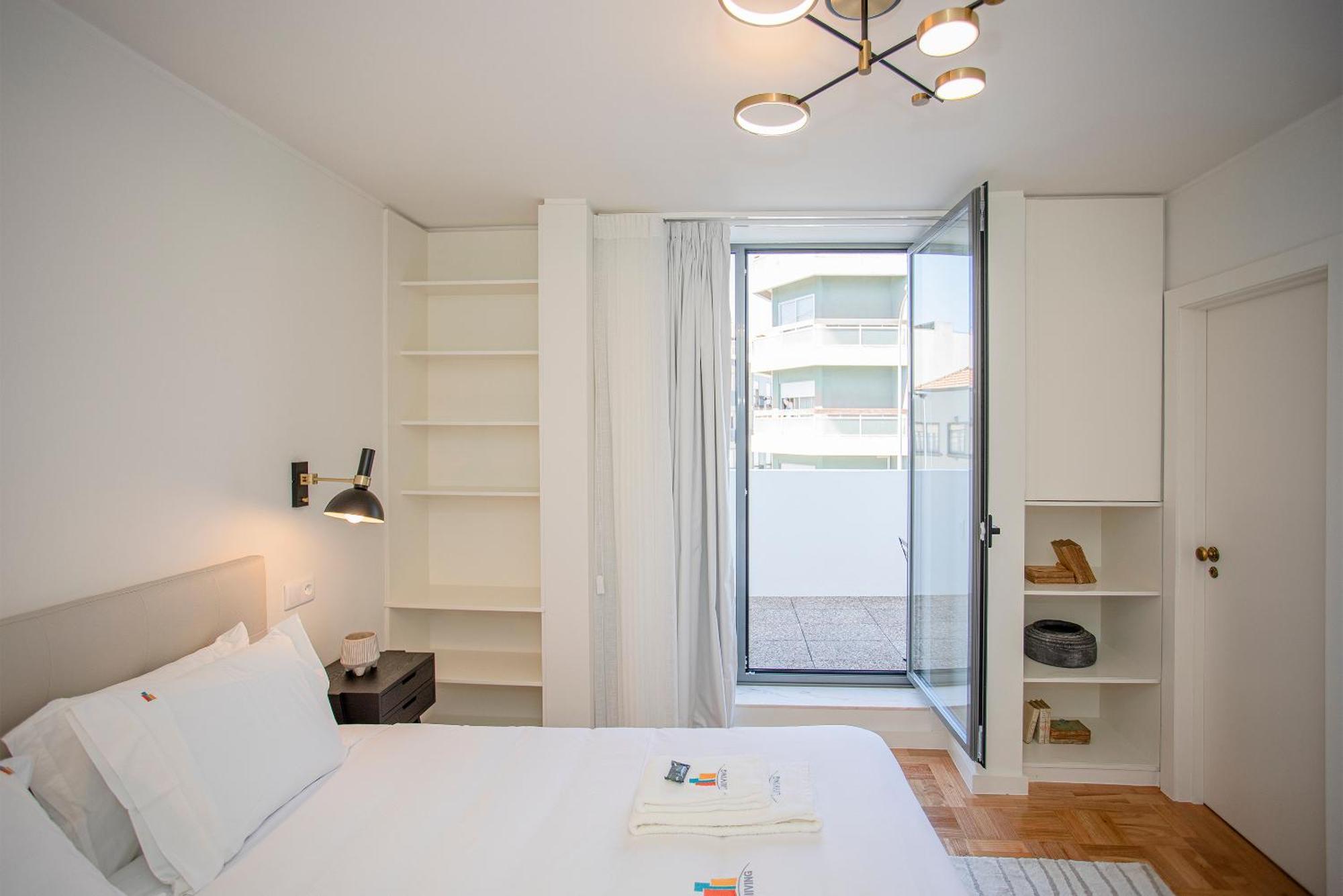 Liiiving In - Design Bright House *